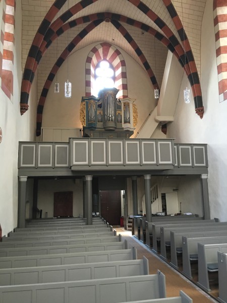 Lars Bohnen Kircheninnenraum Rüdigheim I.JPG