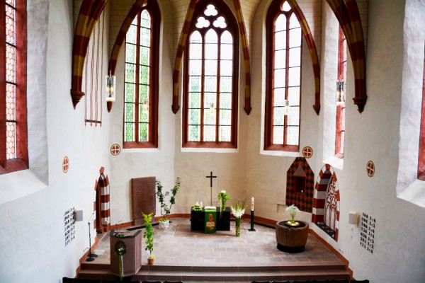 Lars Bohnen Kircheninnenraum Rüdigheim.jpg